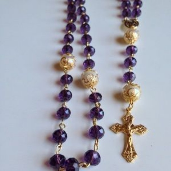 GORGEOUS HANDMADE ROSARY WITH WHITE CASE - Picture 3 of 3